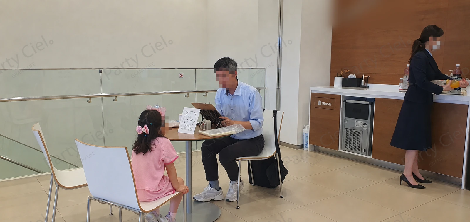 수입차 전시장 상담 대기 공간의 캐리커처 이벤트
