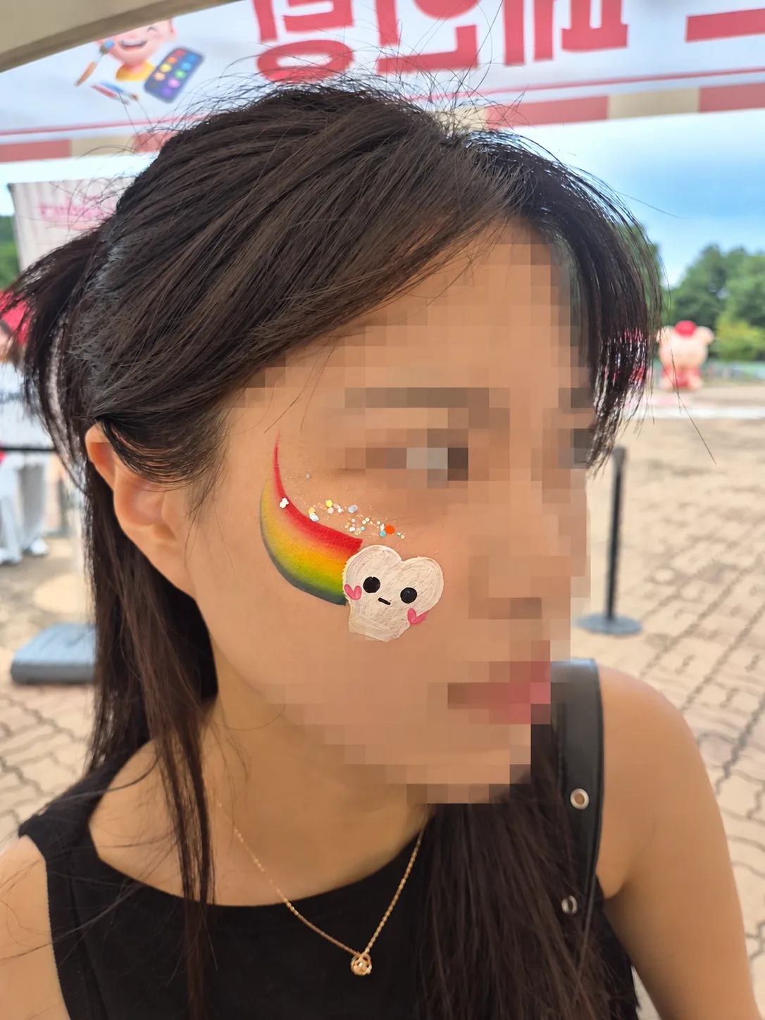 인천 문학야구장 행사 볼 페이스페인팅 — 무지개와 하얀 캐릭터