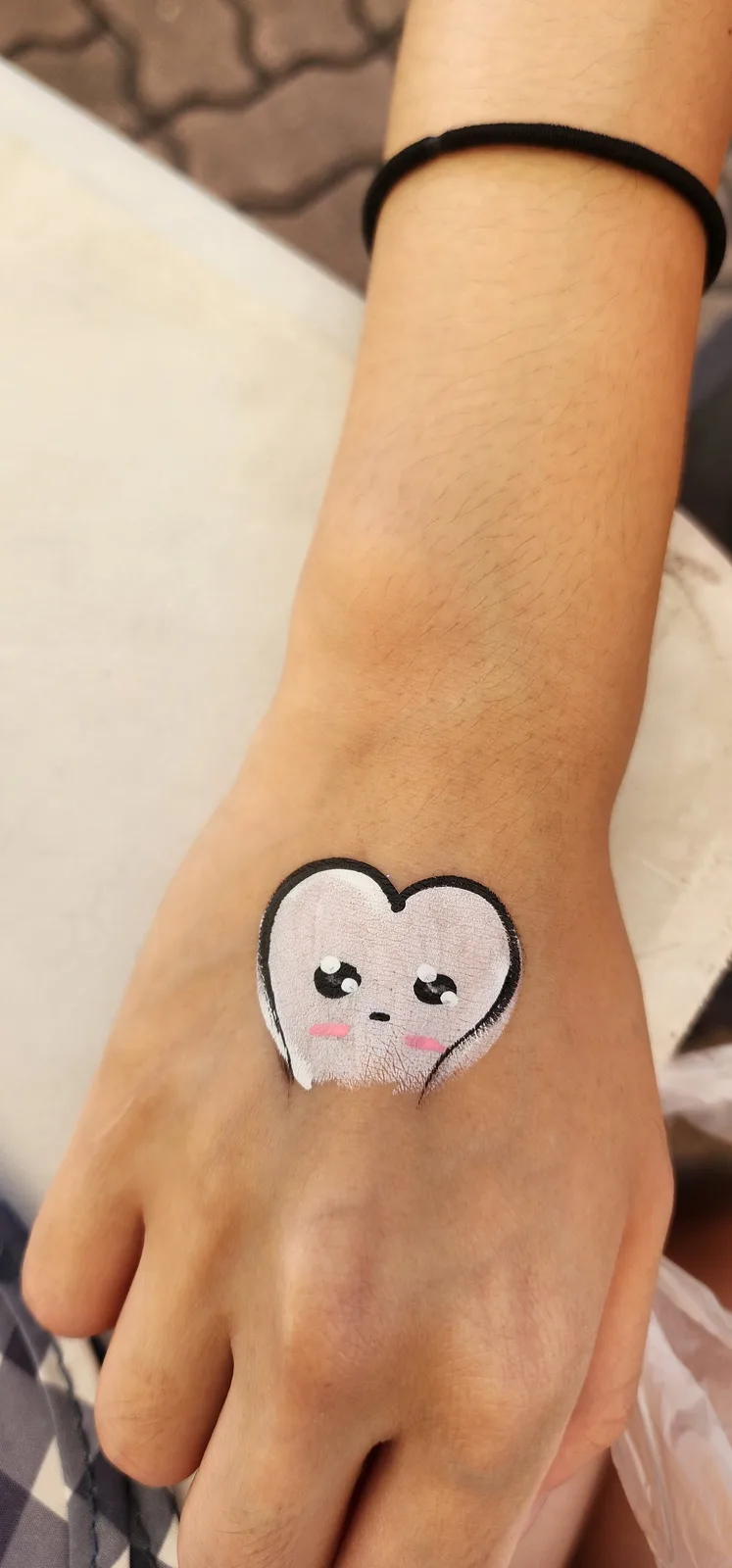 인천 문학야구장 행사 손등 페이스페인팅 — 하얀 캐릭터
