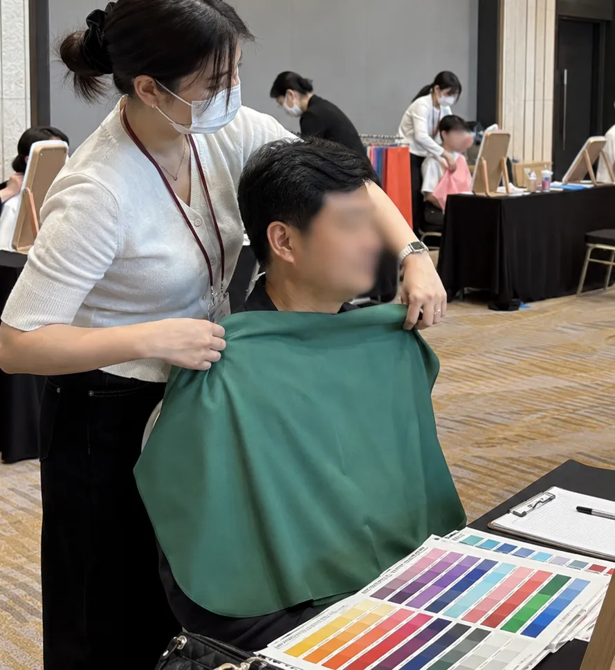 행사 현장 퍼스널컬러 부스 운영·동선 사진— 부스 전경