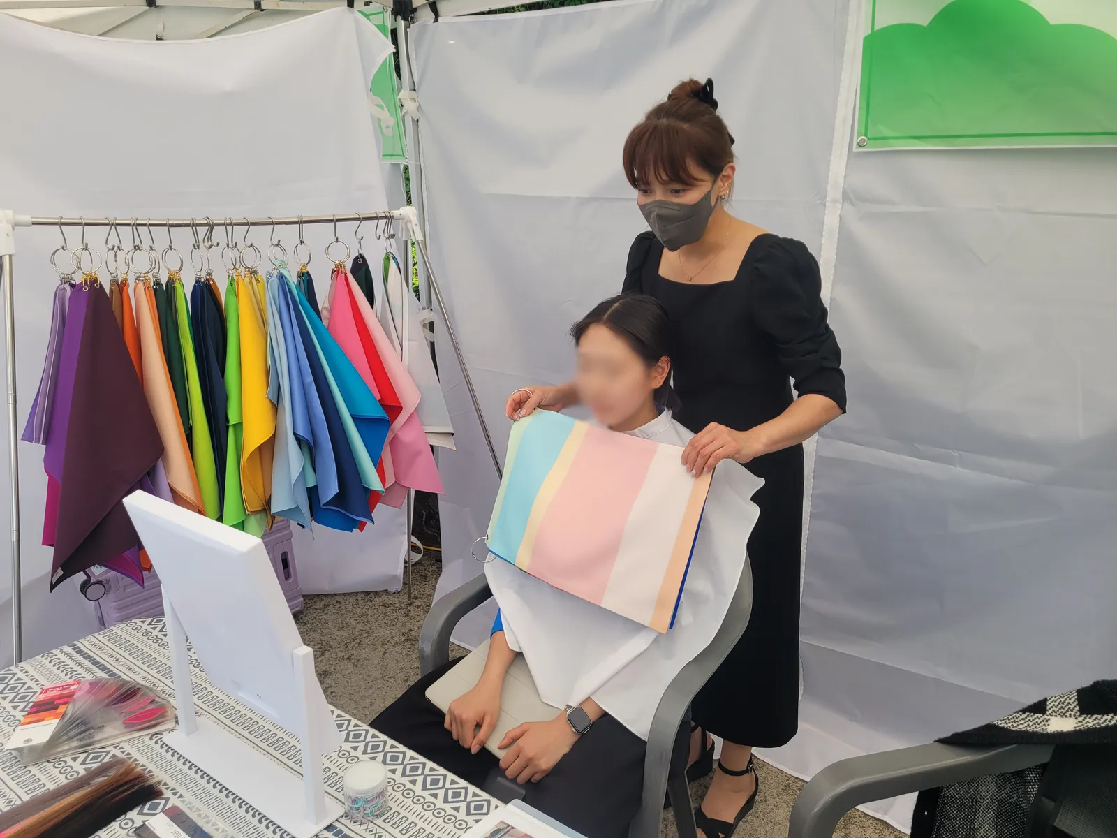 대학축제 퍼스널컬러 진단 프로그램 이미지— 상담 장면